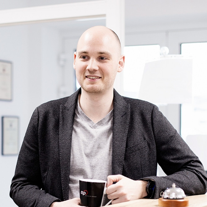 Zwei ttp-Mitarbeiter im Gespräch 