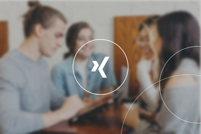 Xing-Logo vor grauem Hintergrund