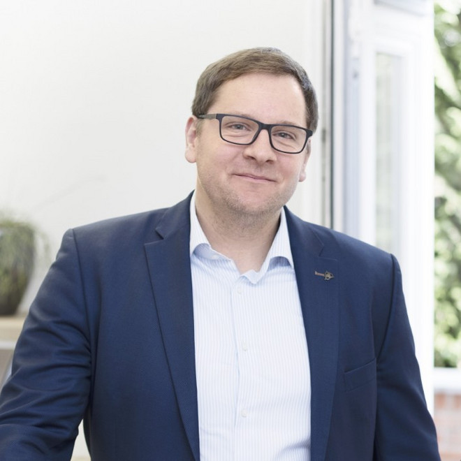 Unser neuer Partner Bahne Thiesen an seinem Arbeitsplatz.