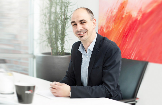 Martin Enseleit posiert vor der Kamera