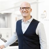 Carsten Theilen, ttp Rechtsanwalt und Notar Flensburg, posiert vor der Kamera