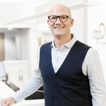 Carsten Theilen posiert vor der Kamera