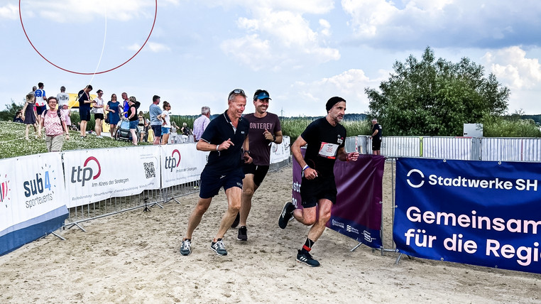 Drei ttpler nehmen an einem Marathon teil