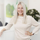 Kerstin Thomsen posiert vor der Kamera