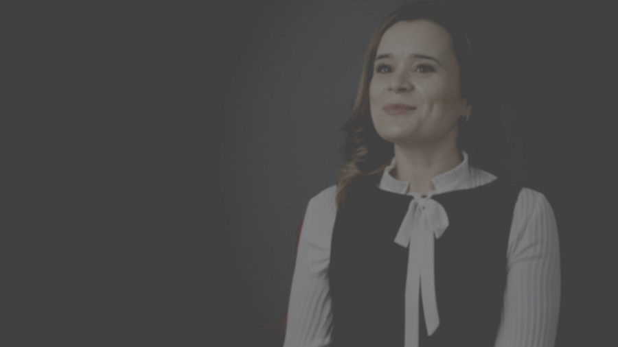 Standbild von ttp Mitarbeiterin Jana Miller im Interview