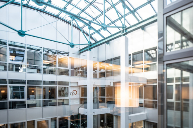 Blick in das Foyer vom Dienstleistungszentrum Flensburg