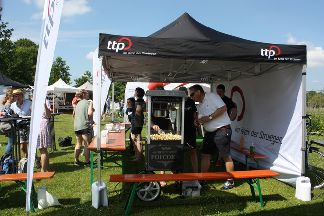 Ein ttp Stand der Popcorn verkauft