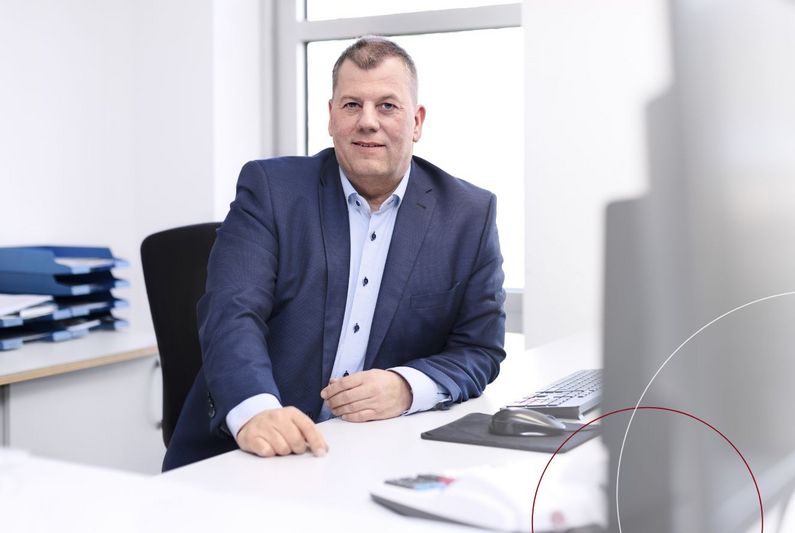 Kai Behrens an seinem Arbeitsplatz.