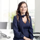 Jana Miller posiert vor der Kamera