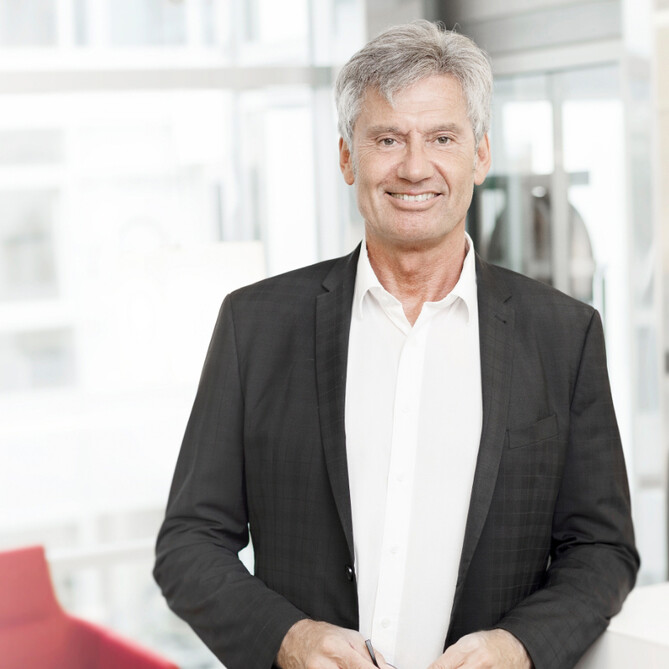 Michael Duering posiert vor der Kamera