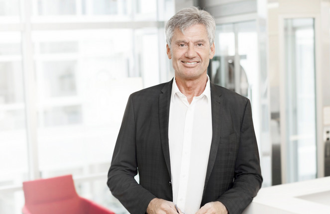 Michael Duering posiert vor der Kamera